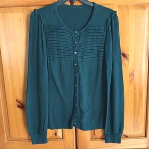 Emerald sweater - perfect for the wearin’ of the green this St Patty’s Day!